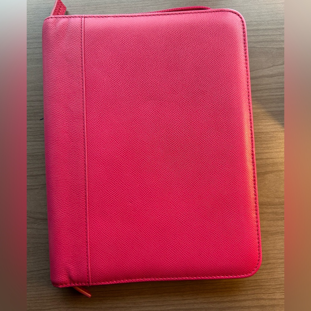 Levenger Junior Circa Zip Folio. Gently used. Holds junior size notebooks.